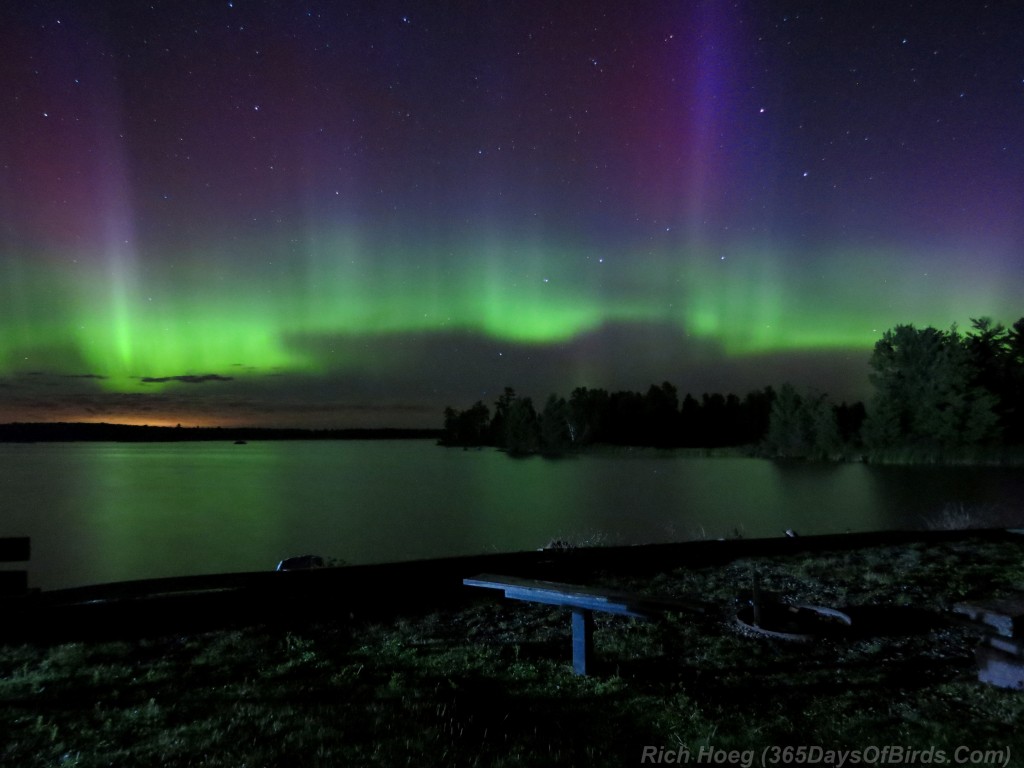 Boulder-Lake-Northern-Lights-A14-05w-Beacons