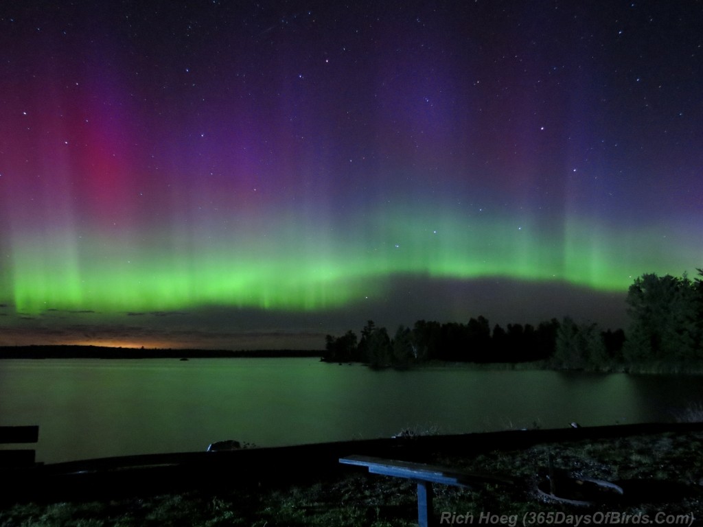 Boulder-Lake-Northern-Lights-A14-07w-Beacons