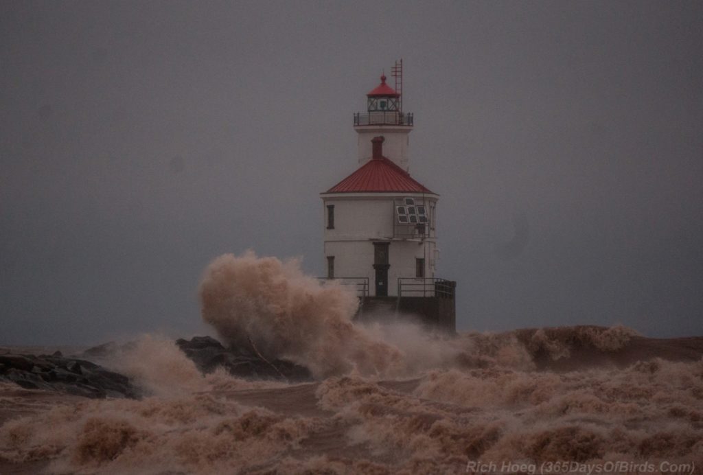 Superior-Entry-Lighthouse-Waves-0s