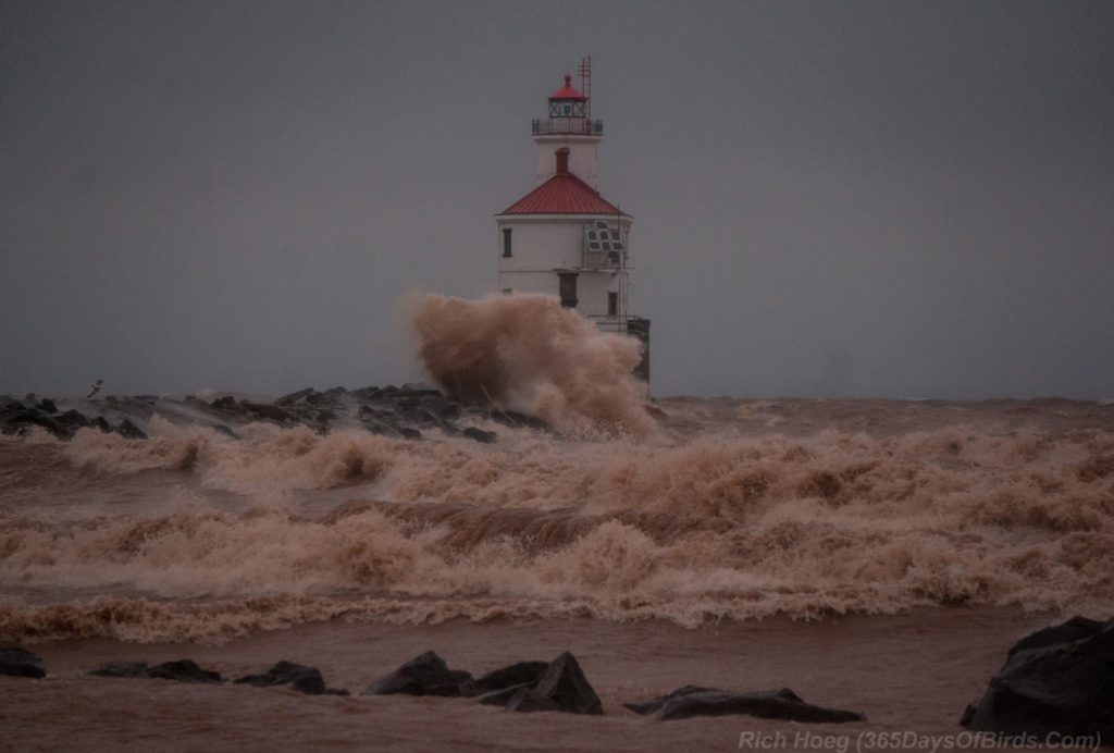 Superior-Entry-Lighthouse-Waves-4s